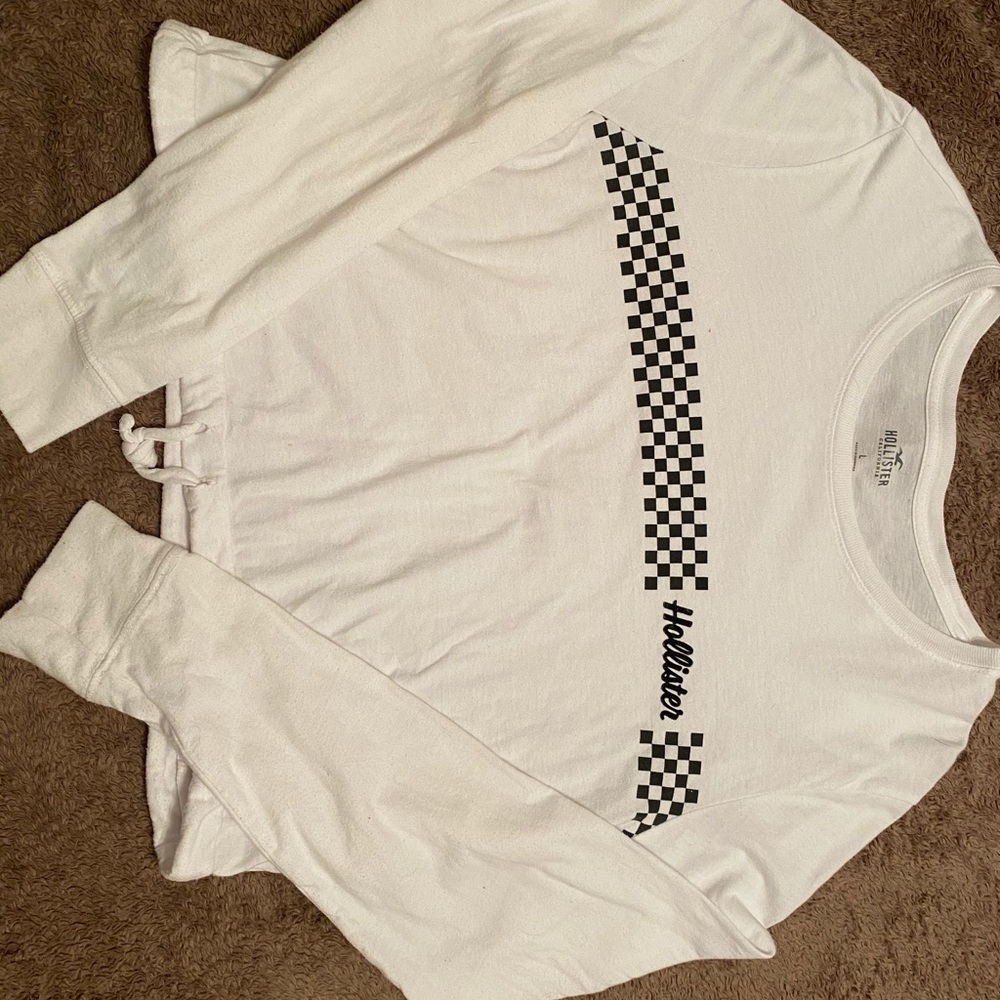 Cropped Hollister shirt